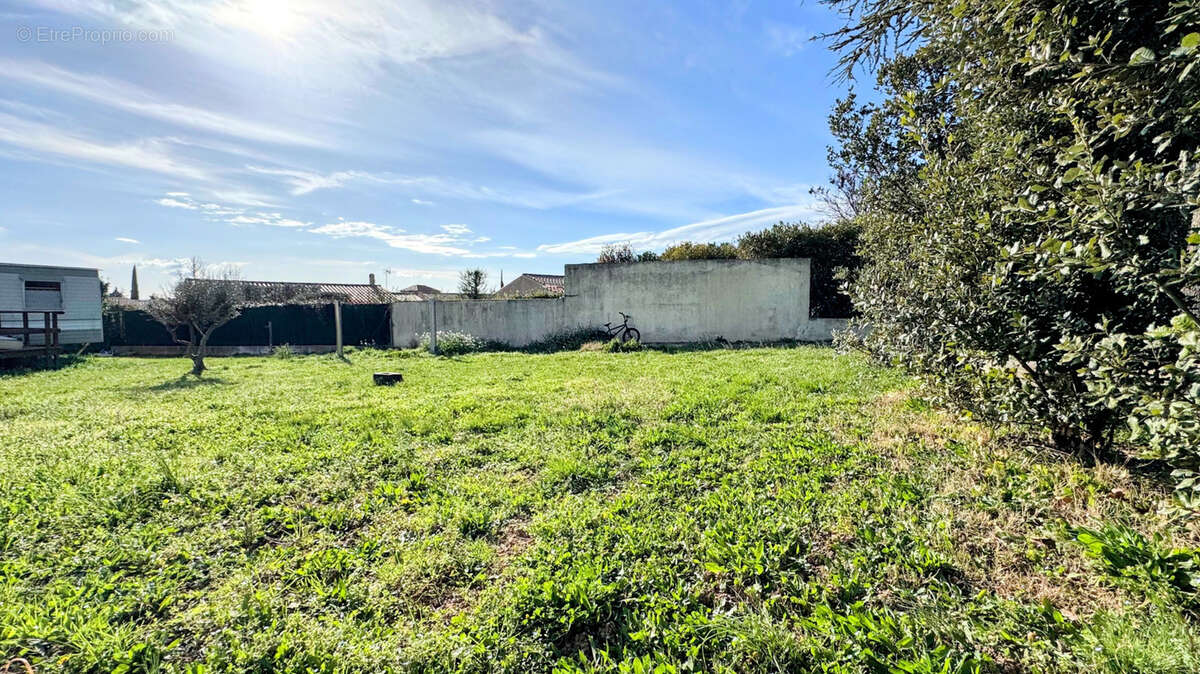 Terrain à POURRIERES