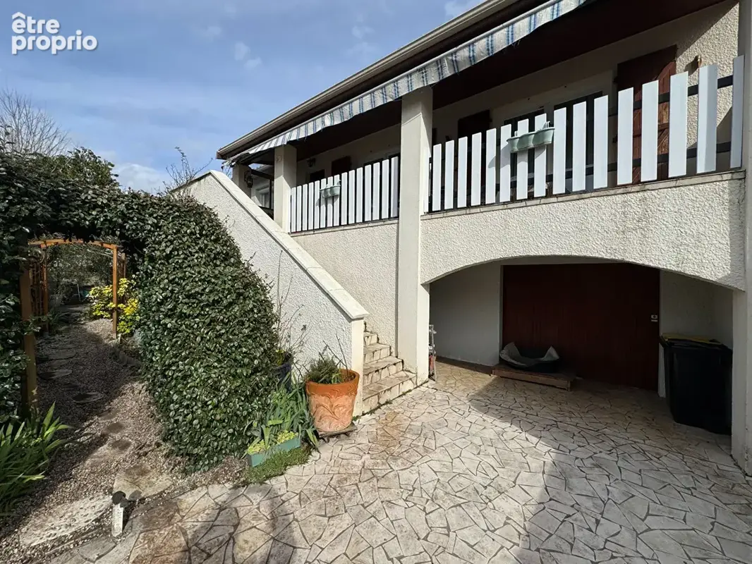 Villenave d'Ornon - Maison de 150 m² avec piscine, garage et appartement T2 indépendant - photo 13