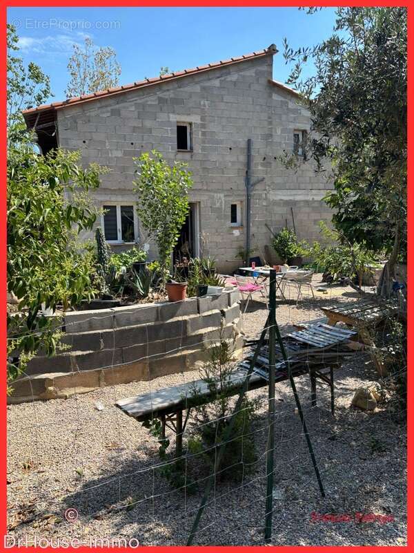 320 m² à Thuir  - photo 3