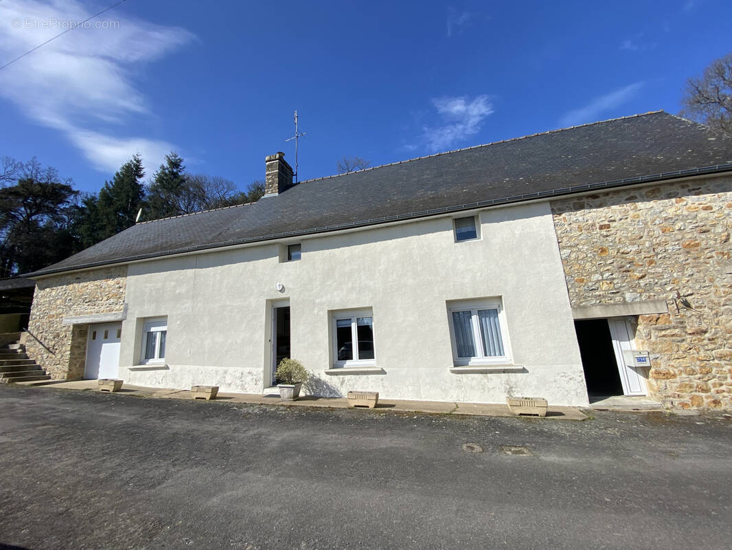 Maison à MONTREUIL-DES-LANDES