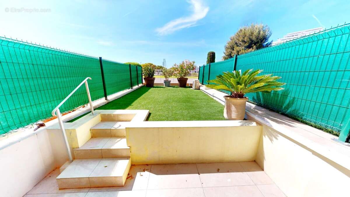 Appartement à VILLENEUVE-LOUBET