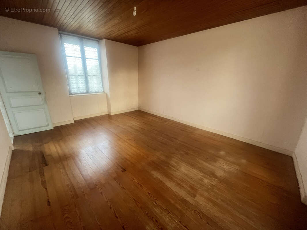 Maison à CHANTENAY-VILLEDIEU