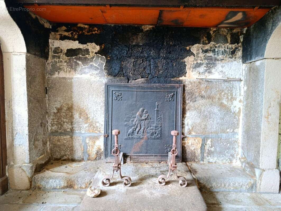 Maison à SAINT-SULPICE-LES-CHAMPS