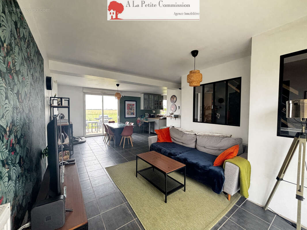 Maison récente à vendre à Sours    4 chambres - photo 2
