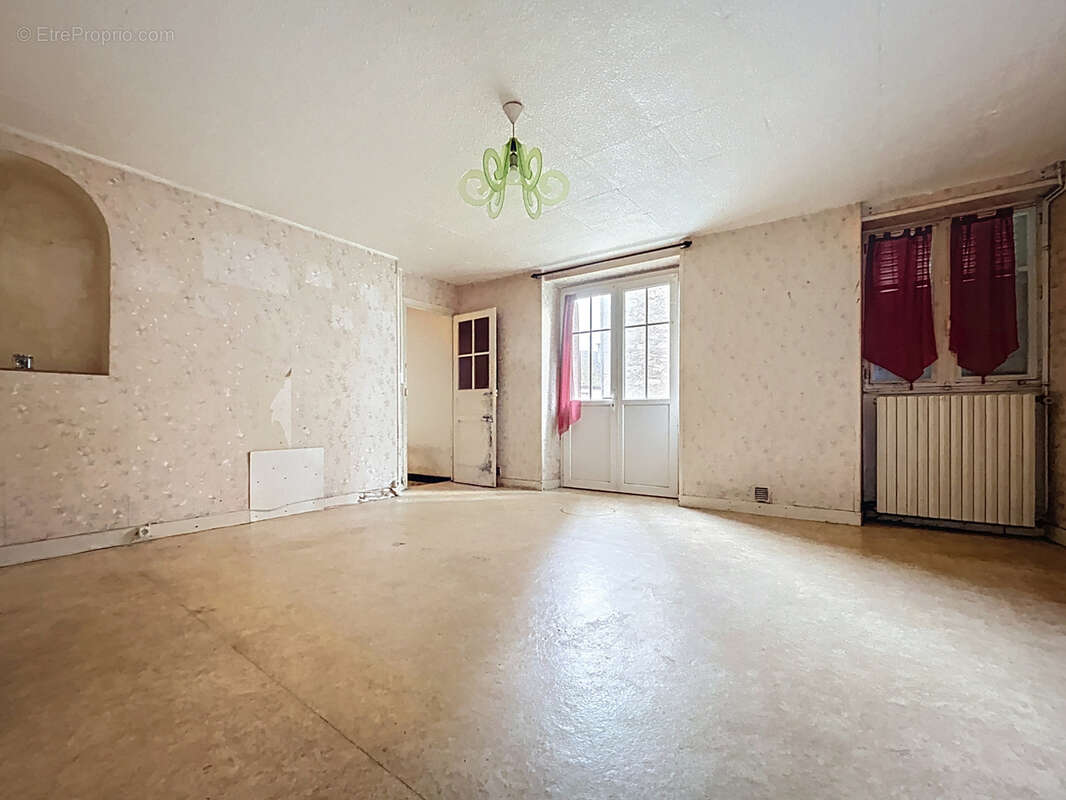 Maison à BRIGNAC-LA-PLAINE