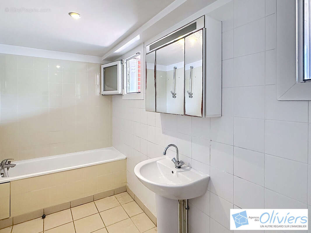 Maison à VOISINS-LE-BRETONNEUX