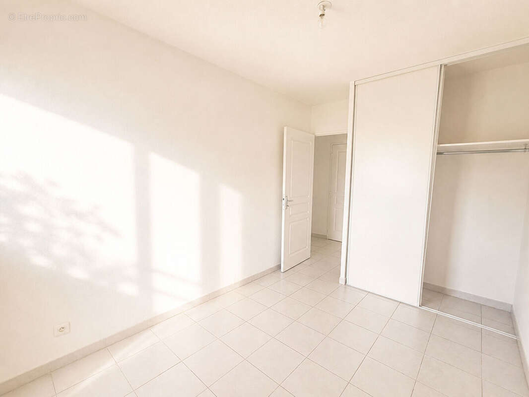 Appartement à GARONS