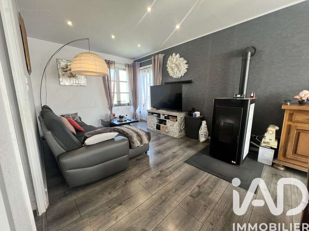 Photo 3 - Maison à SAINT-REMY-EN-ROLLAT