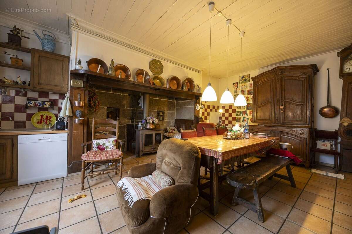Maison 153 m² à Saint-Martin-Cantales  - photo 9