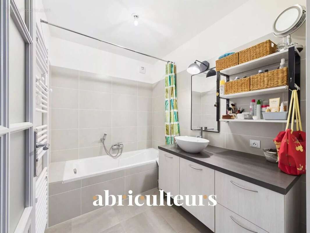 Appartement à PELISSANNE