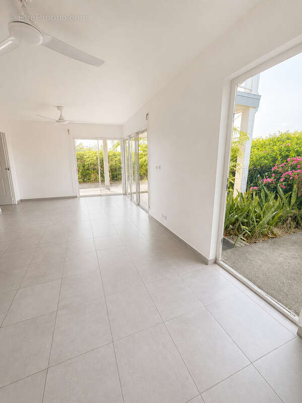 A vendre t3 friar's bay - photo 3
