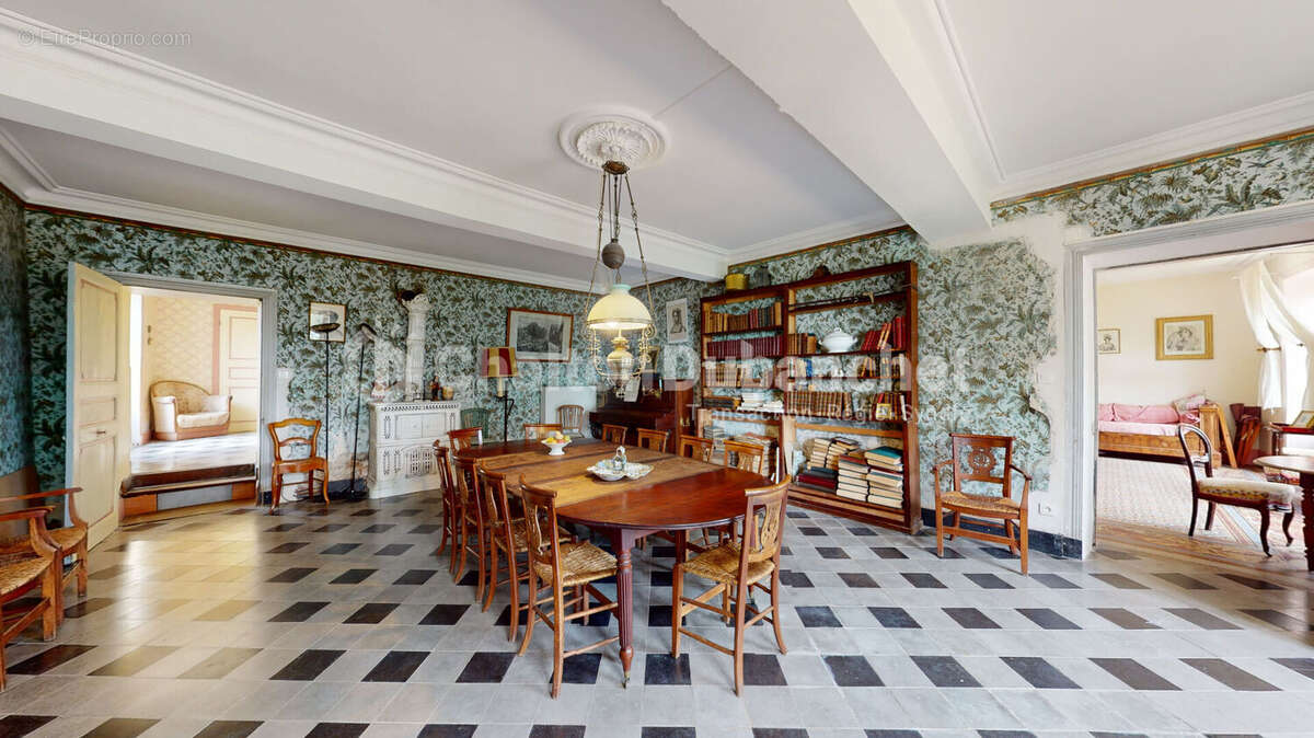 Maison à SAINT-PRIEST-LA-ROCHE