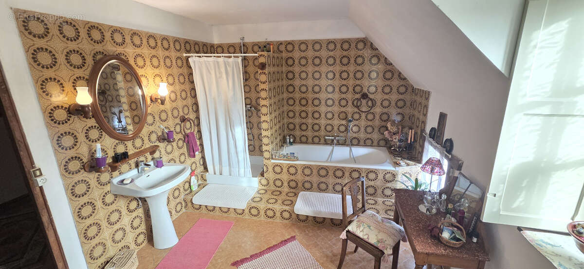 Maison à MENOU