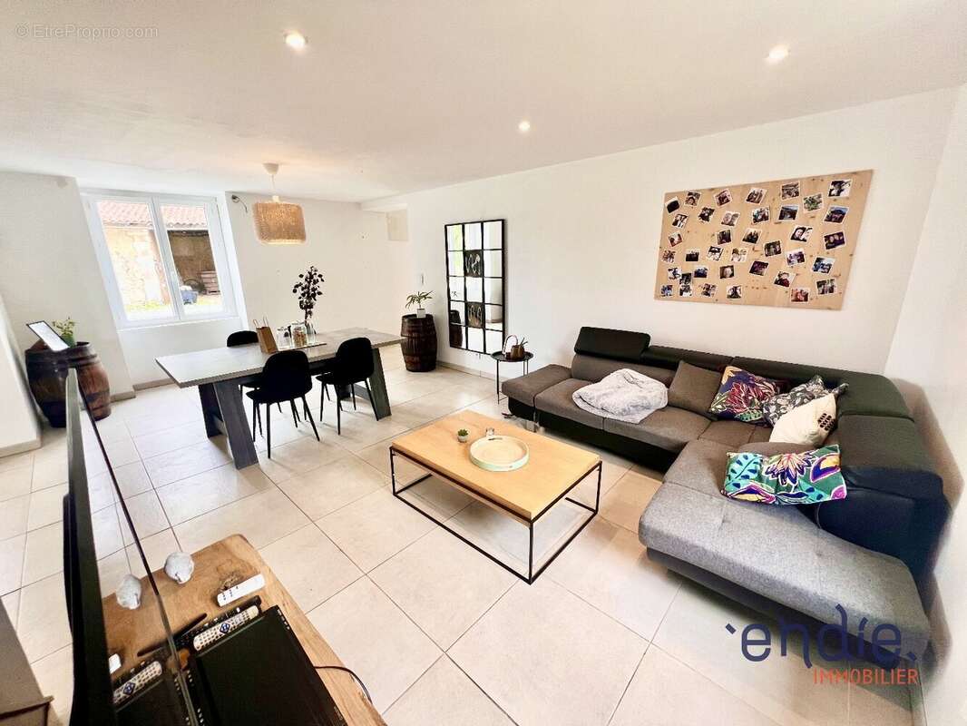 Maison à CHAMPAGNE-SAINT-HILAIRE