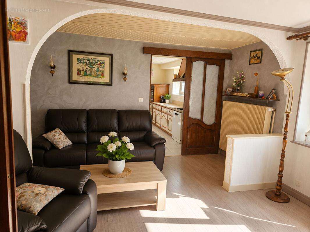 CORCIEUX - Une grande maison familiale au coeur des Vosges, avec jardin, garages et toutes les commodités à pied - photo 5
