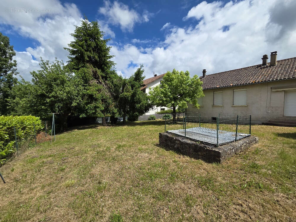 Maison à HAUTEFORT