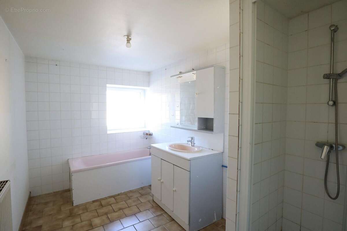Maison 98 m² à Loubille  - photo 7