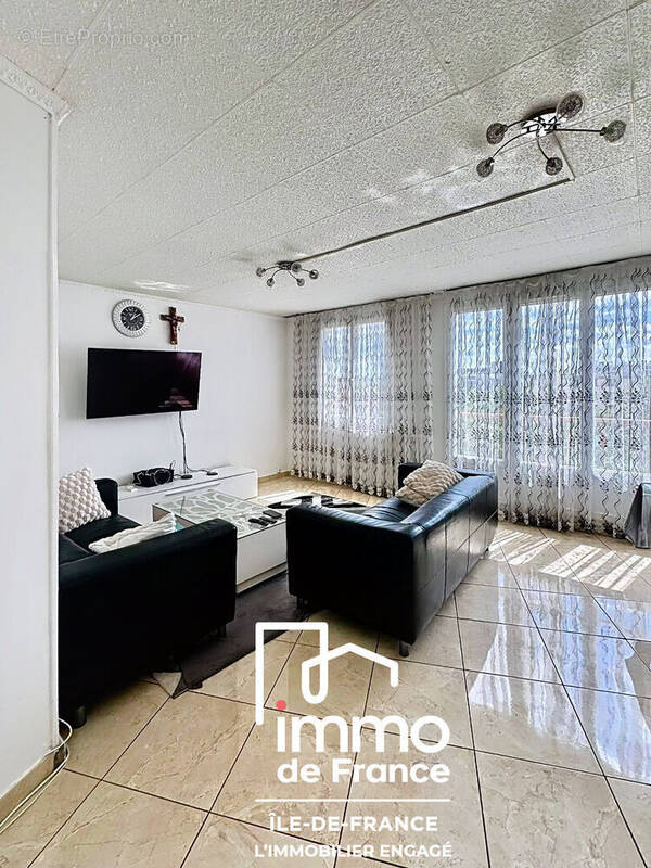 Appartement à LES PAVILLONS-SOUS-BOIS