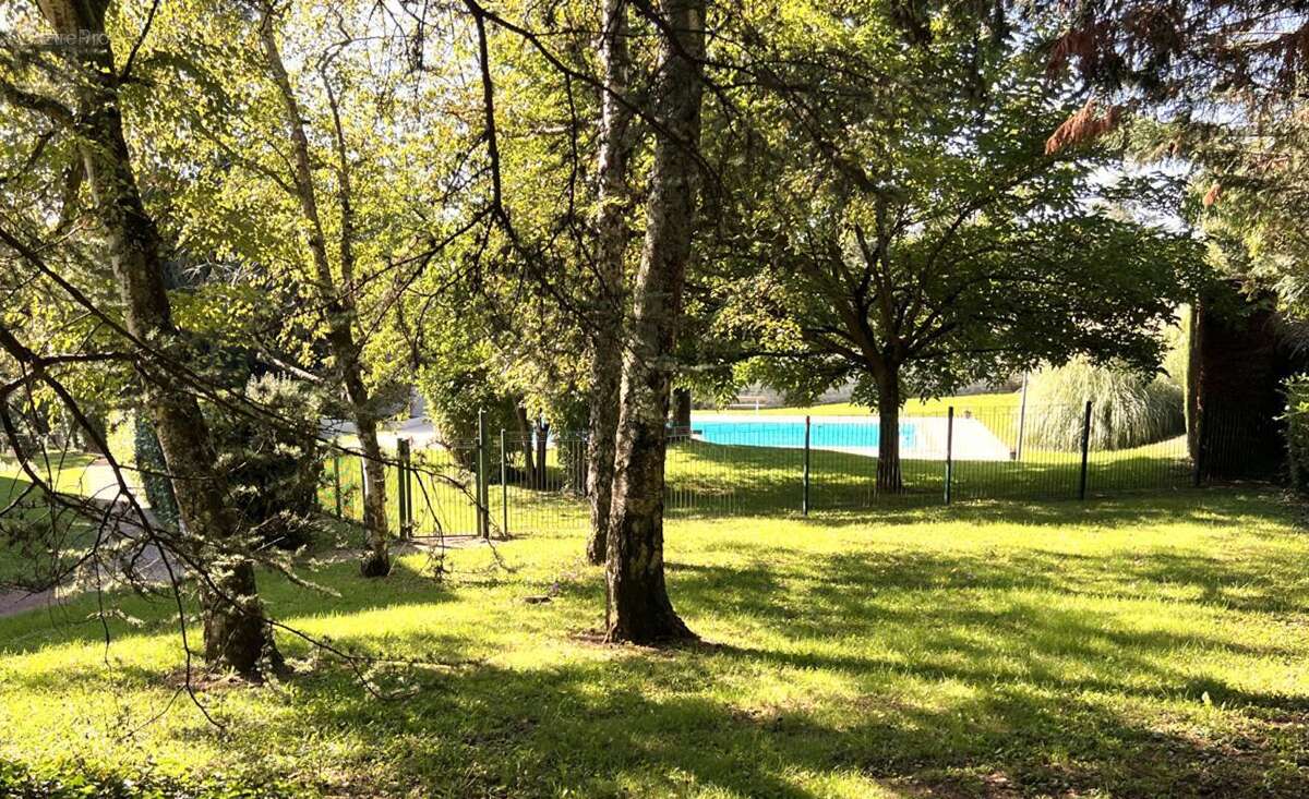 Appartement à CHARBONNIERES-LES-BAINS