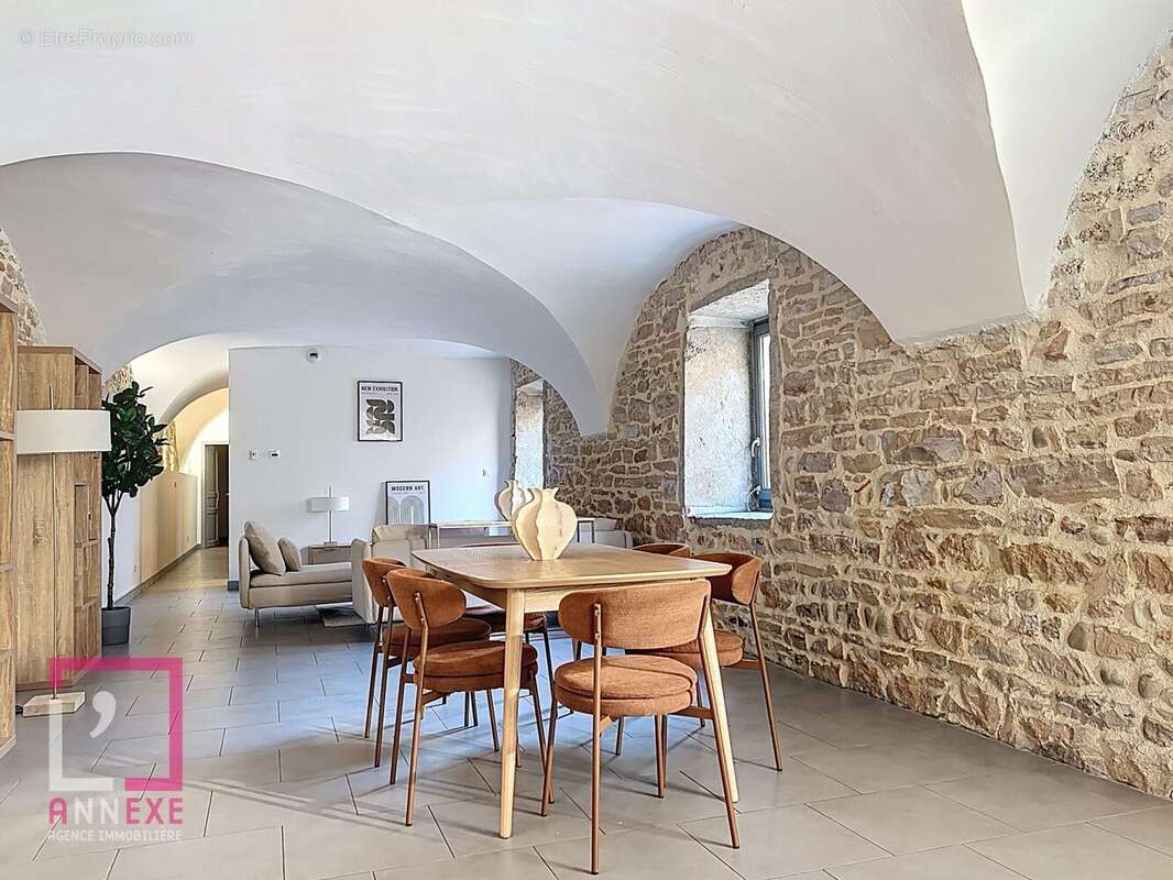 Appartement à NEUVILLE-SUR-SAONE