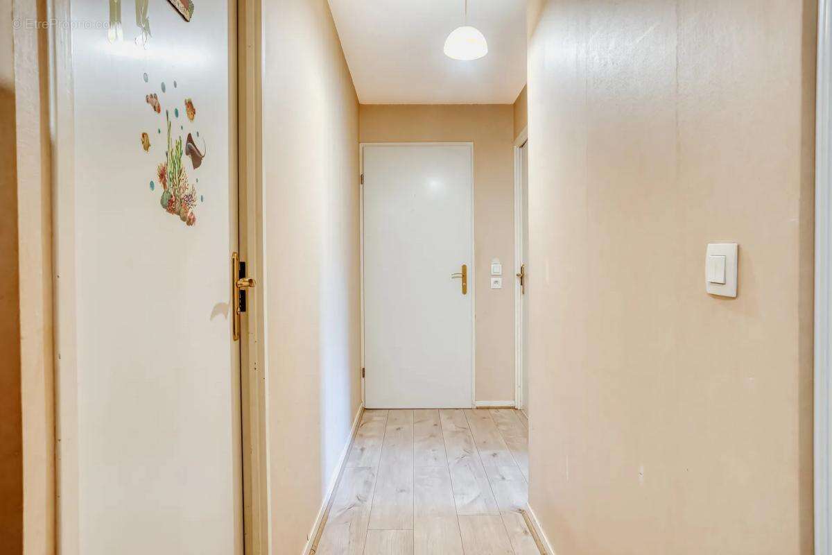 Appartement à VAL-DE-REUIL