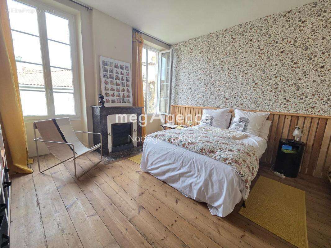 Maison à SAINT-JEAN-D'ANGELY
