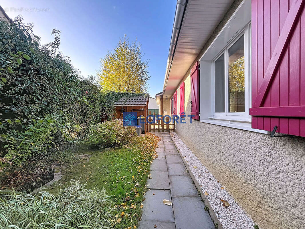 Maison à SAINT-PIERRE-DU-PERRAY