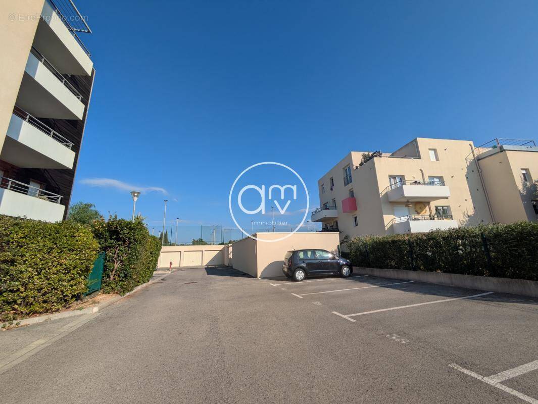 Parking à LA LONDE-LES-MAURES