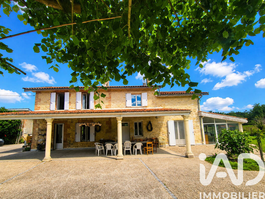 Photo 1 - Maison à ETAULIERS