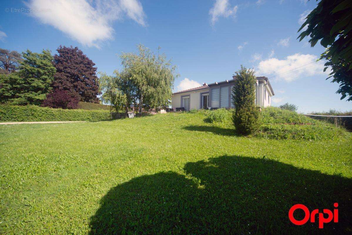Maison à CHARNAY-LES-MACON