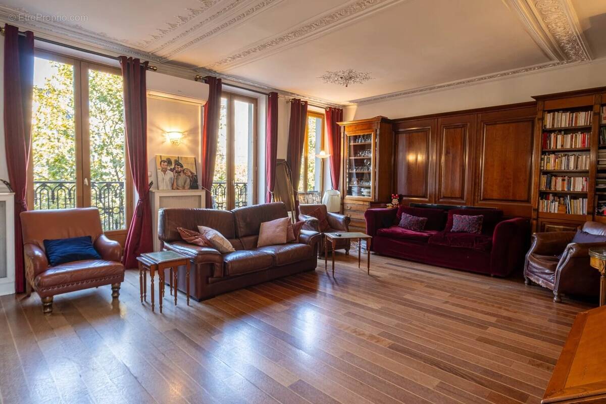 Appartement à PARIS-3E
