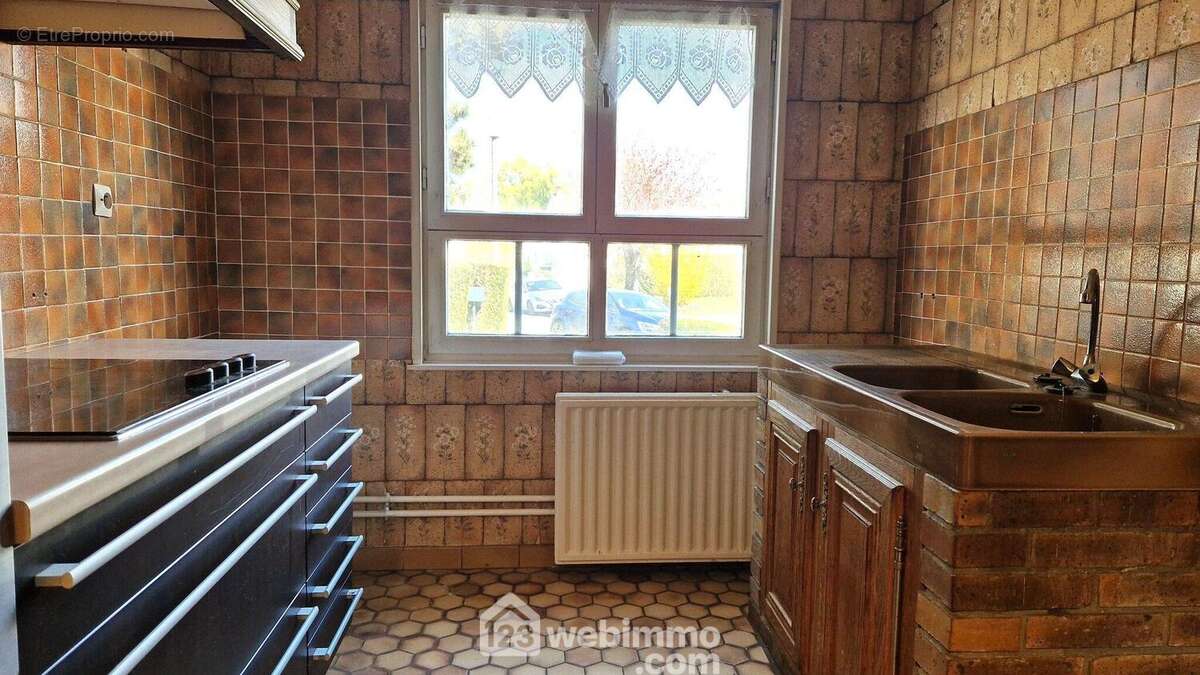 Au rez de chaussée, une cuisine indépendante de 12 m² - Maison à CHAMBRY