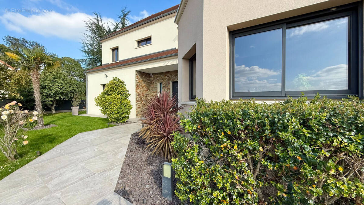 Maison à SAINTRY-SUR-SEINE