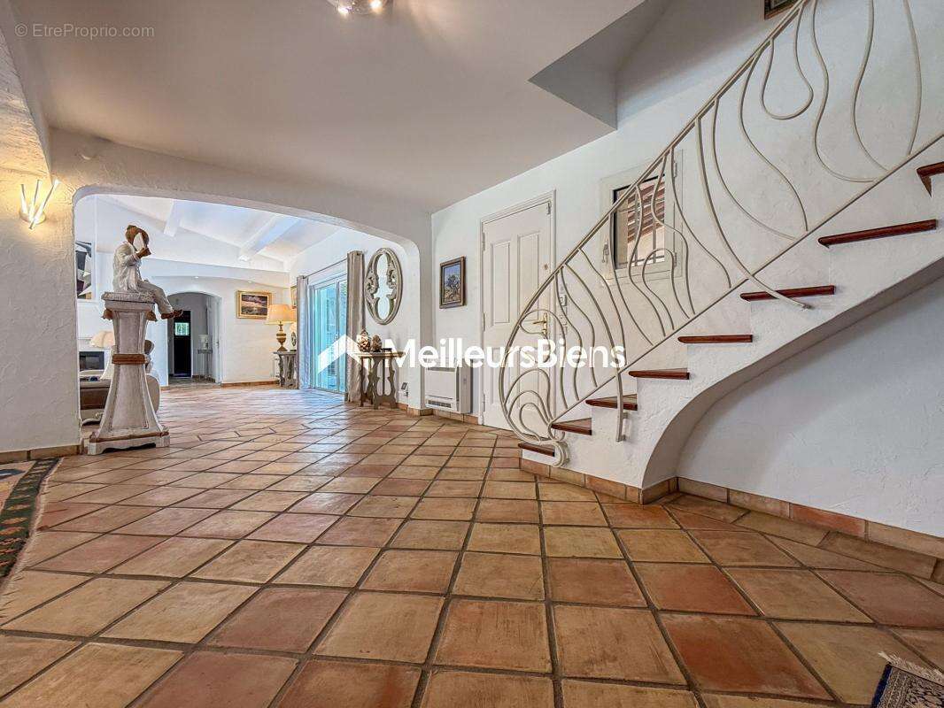 Maison à ROQUEBRUNE-SUR-ARGENS