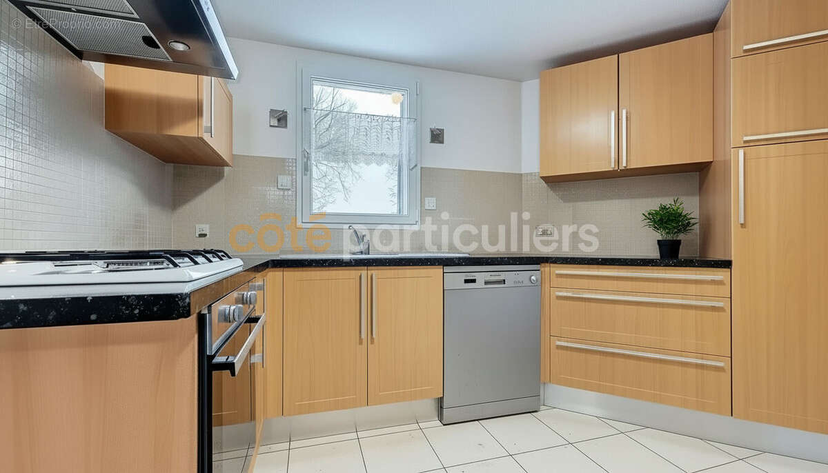 Sous compromis -- la roche-sur-yon -- quartier belle place -- maison 5 pieces -- 159 m2 -- jardin -- veranda - photo 6