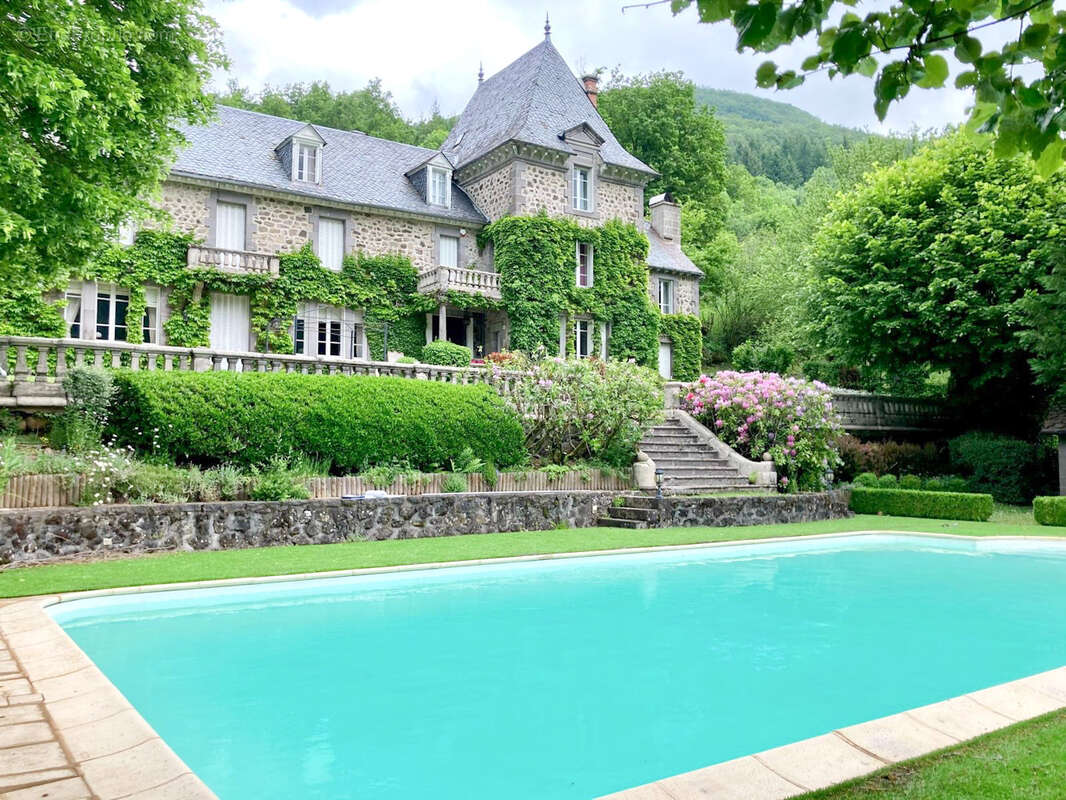 Maison à ANGLARDS-DE-SALERS
