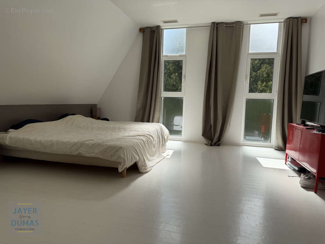 CHALON-SUR-SAONE - Magnifique Maison de ville traitée comme un Loft  - Grand Garage - - photo 11