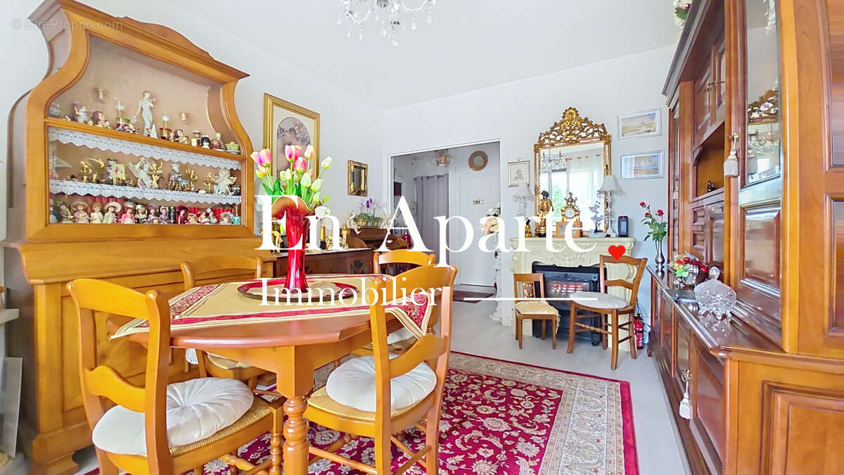 Appartement à DONVILLE-LES-BAINS