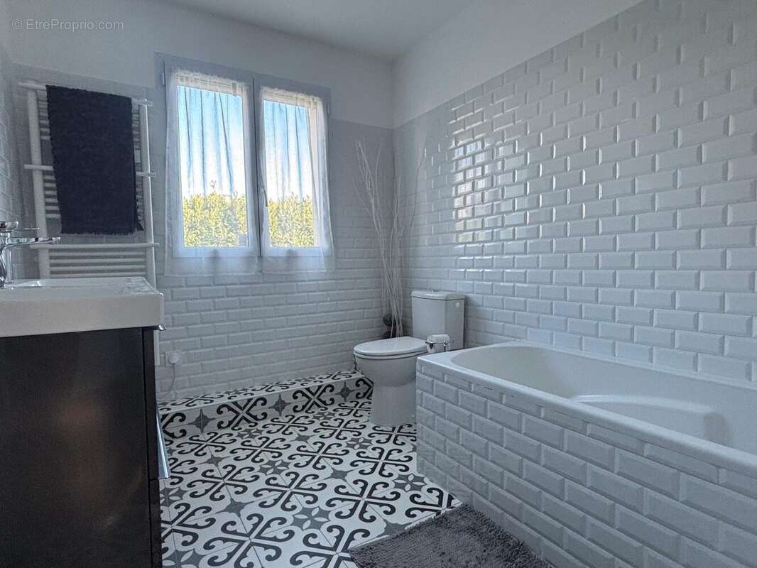 Maison à SAINT-PIERRE-DU-PERRAY