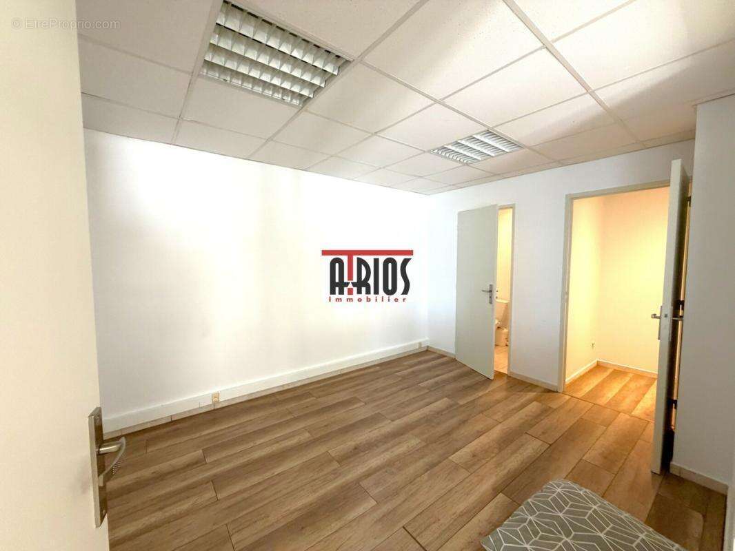 Local commercial de 49m² - photo 5