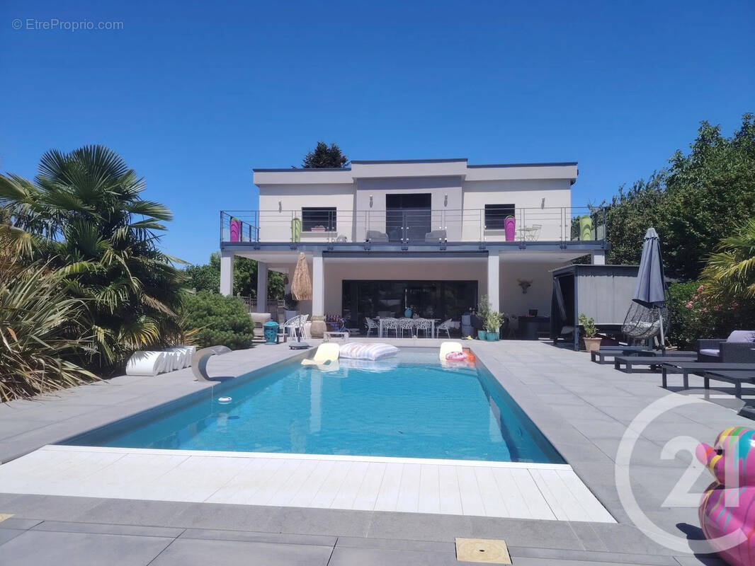 Maison 288 m² à Heyrieux  - photo 2