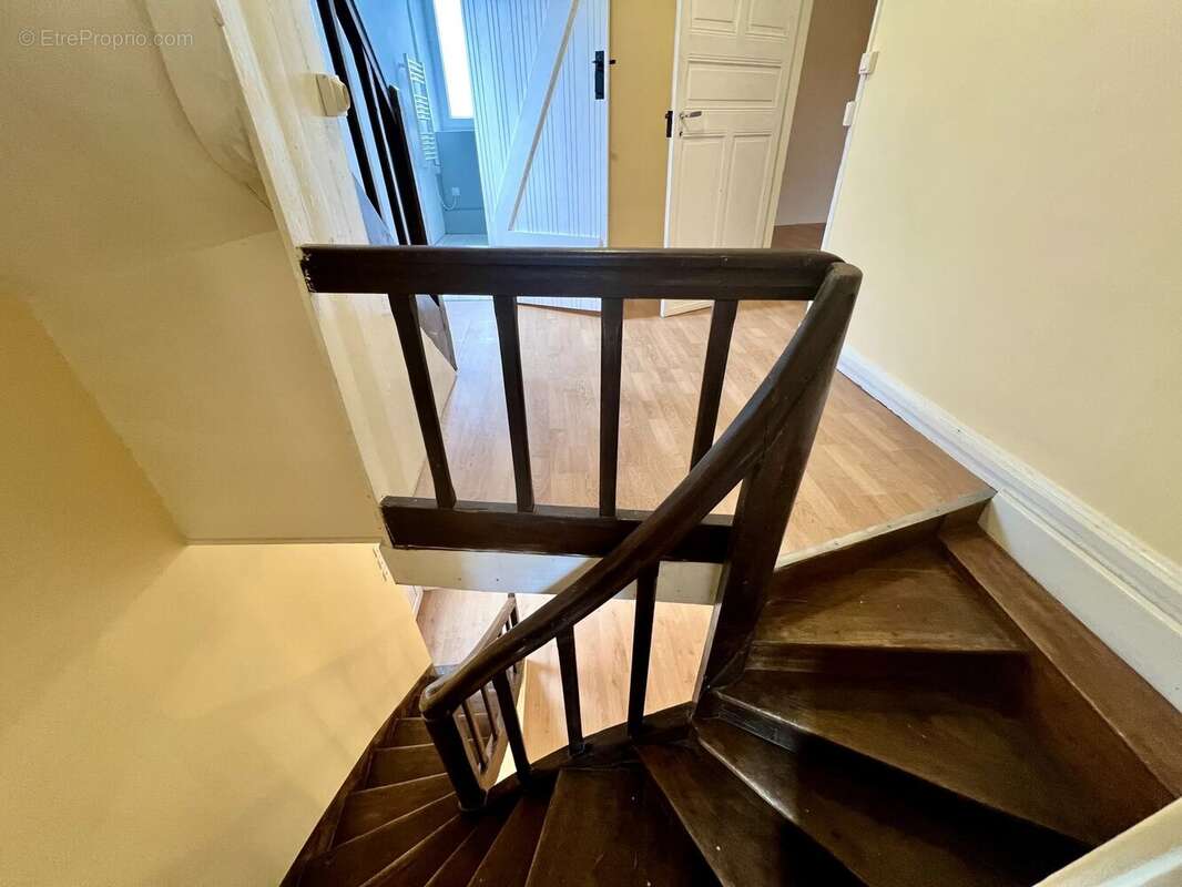 Maison à SAINT-ETIENNE-DE-FURSAC