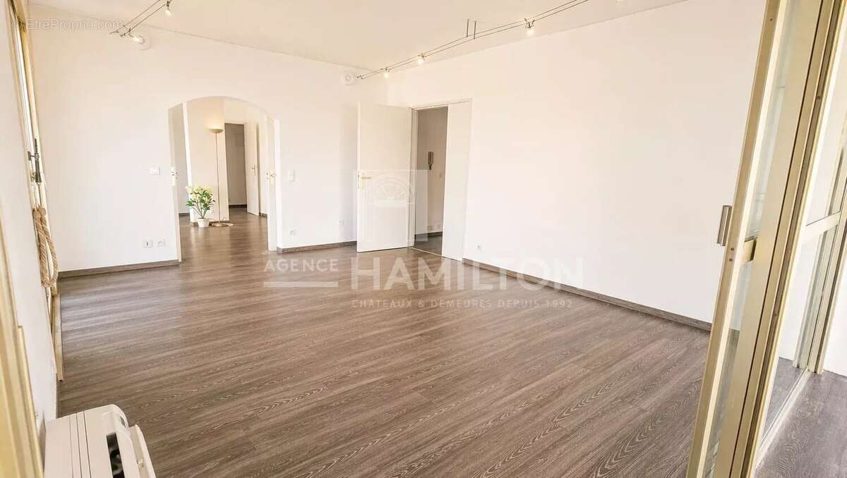 Appartement à MANDELIEU-LA-NAPOULE