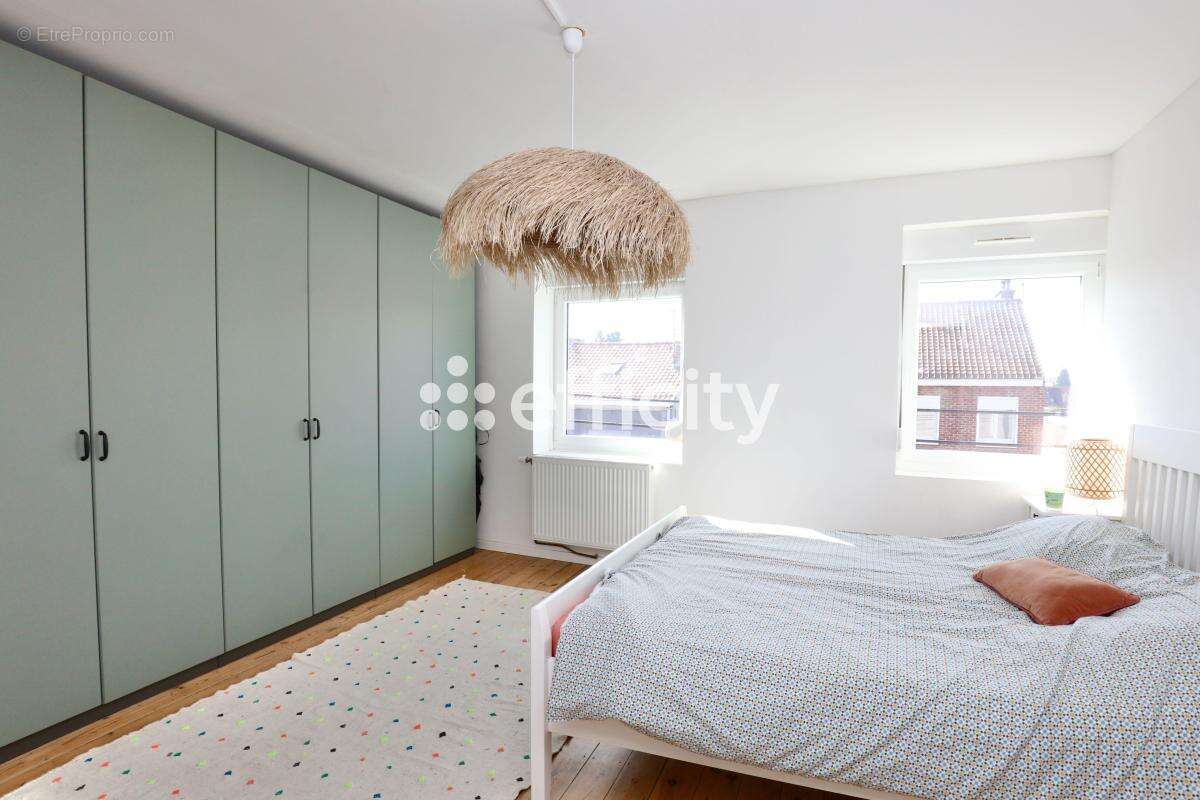 Maison à HALLENNES-LEZ-HAUBOURDIN