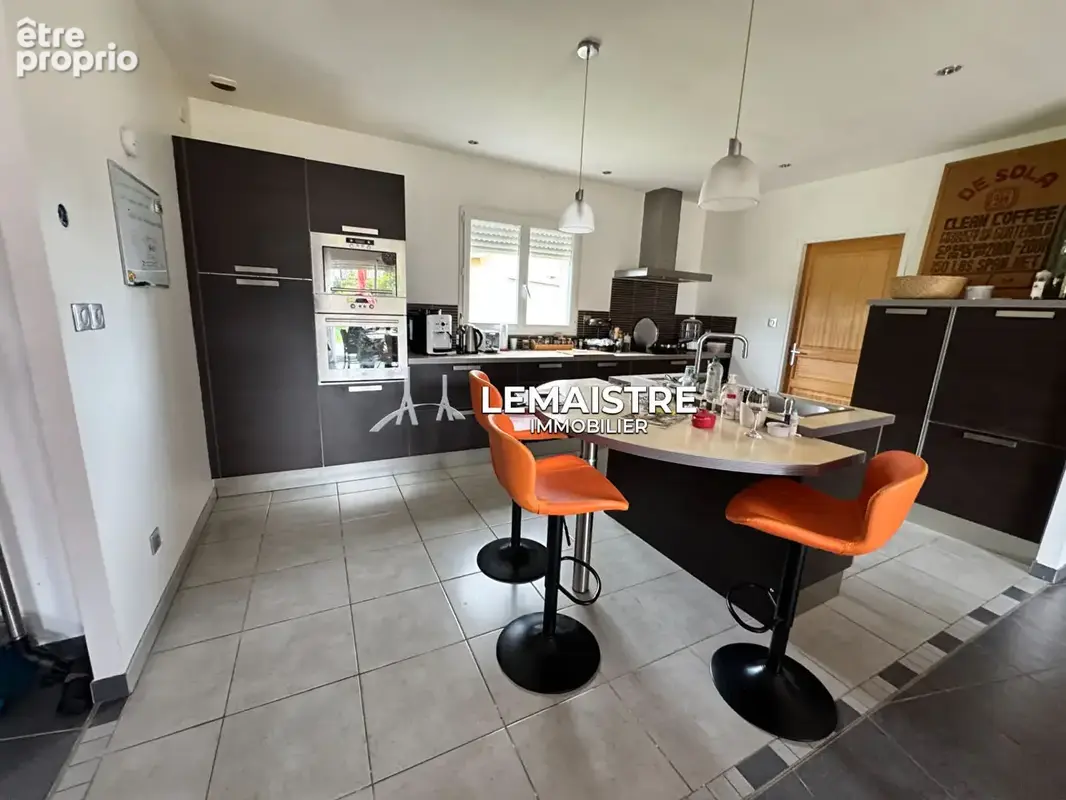 PROCHE GODERVILLE - Maison familiale 157 m² - Plain-pied - 4 garages - Terrain 2 000 m² - photo 3