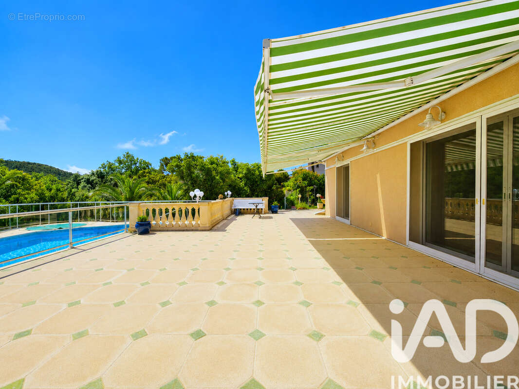 Photo 2 - Maison à SAINT-RAPHAEL