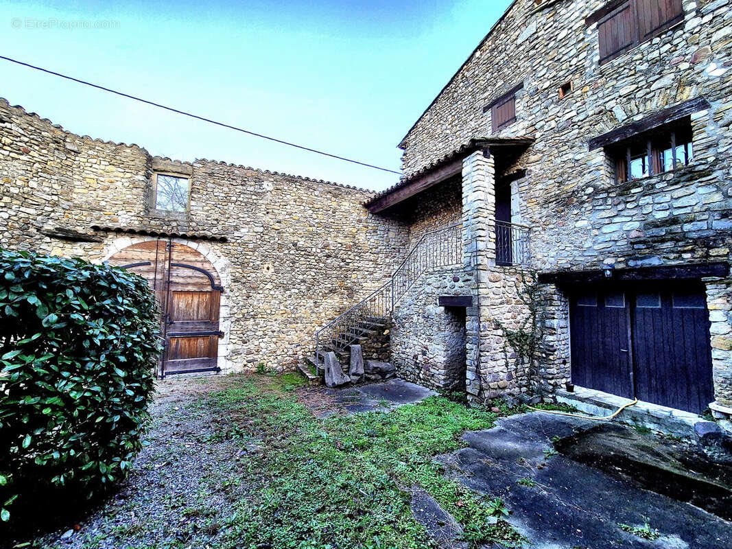 Maison à LEZAN