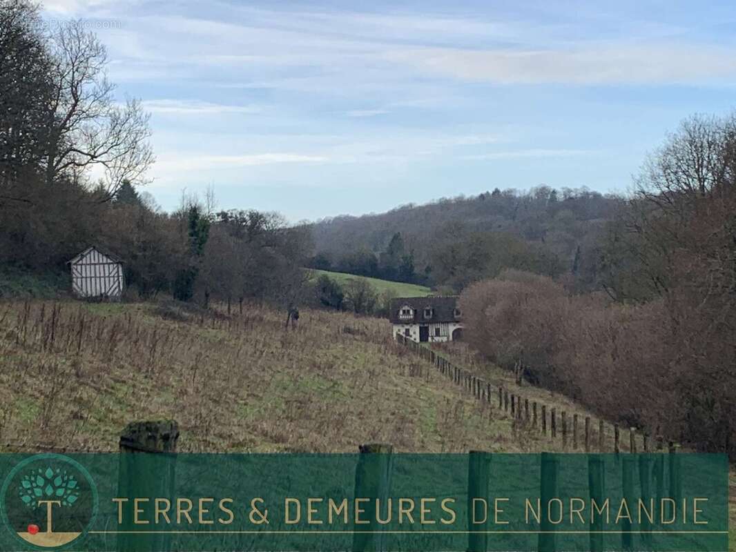 Maison à SAINT-MARTIN-DE-BIENFAITE-LA-CRESSONNIERE