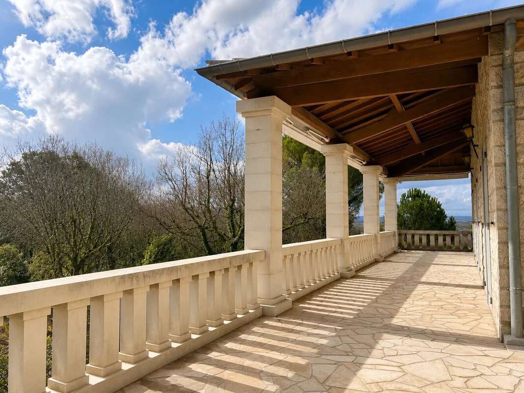 Maison 245 m² à Sainte-Anastasie  - photo 4