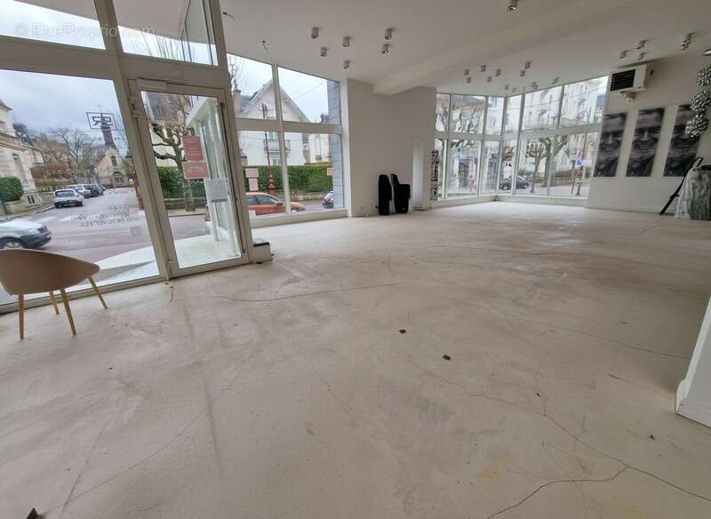 Local 256 m2 à vendre vittel (88) idéal restaurant ou magasin quartier thermal - photo 3